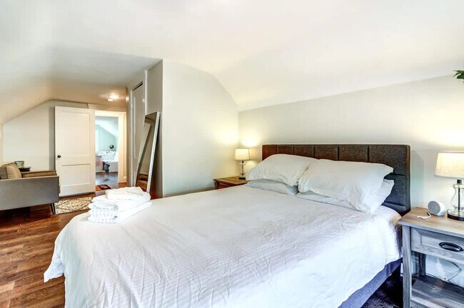 Foto del edificio - 2177 Rexwood Rd
