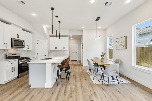 Foto del edificio - 3722 Nathaniel Brown St