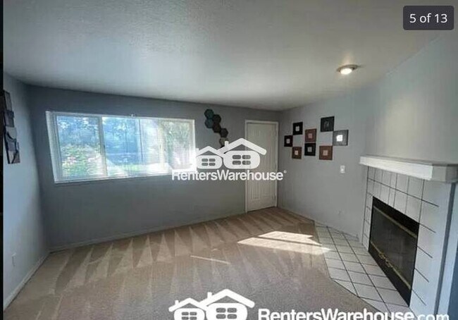 Building Photo - Available 3/1