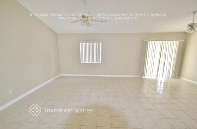Foto del edificio - 3121 Silver Palm Dr