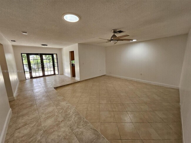 Foto del edificio - 3941 NW 115th Terrace