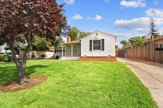 Building Photo - 2804 Avalon Dr
