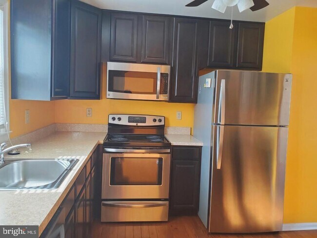 Foto del edificio - 9515 Dalmatia Dr