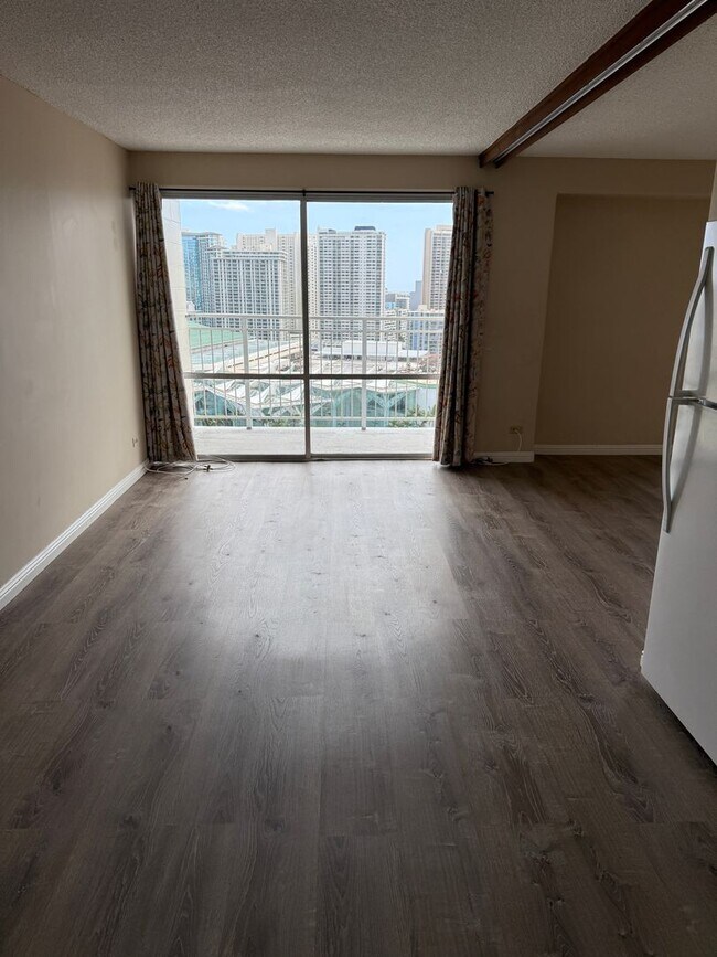 Foto del edificio - 1 bedroom unit at Kapiolani Manor for $1,900.00/mo