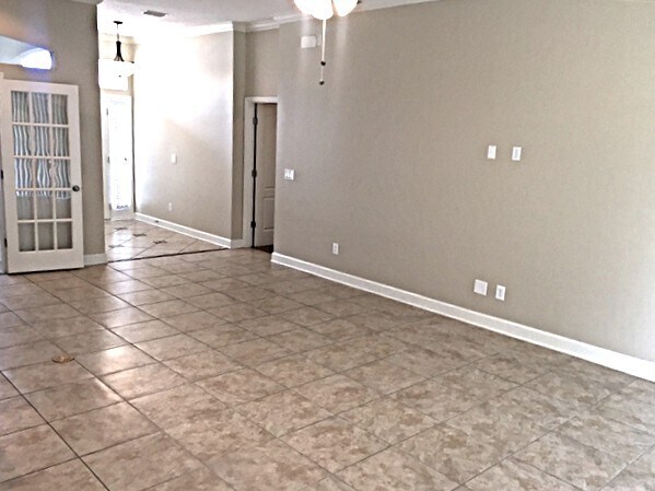 Building Photo - 908 Athlone Ln