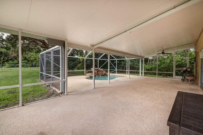 Foto del edificio - 290 SW Panther Trce
