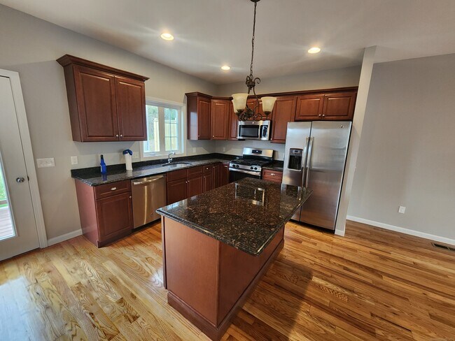 Building Photo - 13 Short Oak Dr