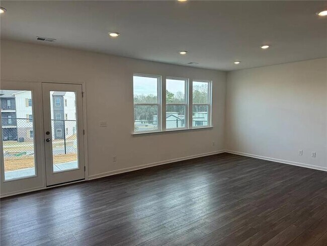 Foto del edificio - 100 Mission Blvd