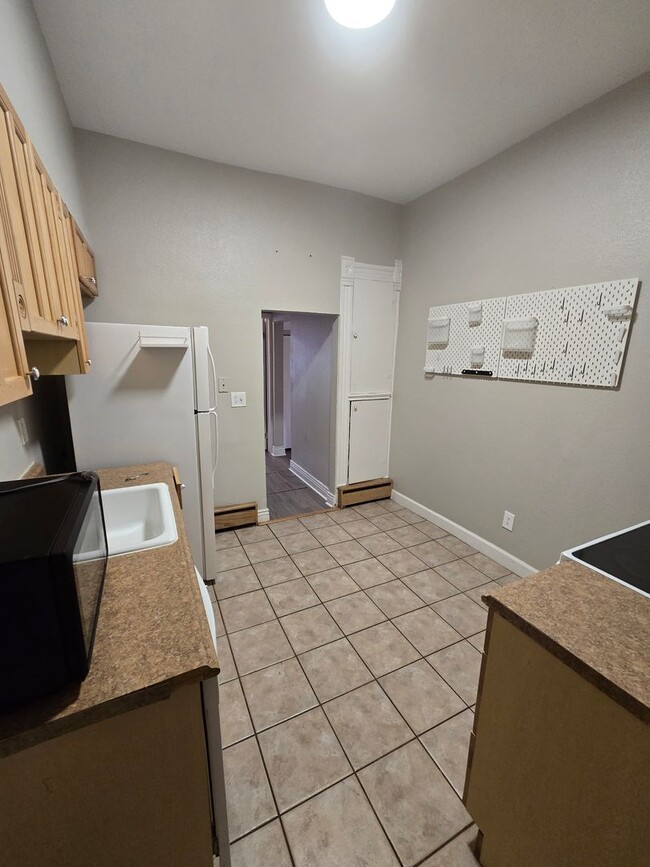 Building Photo - $500.00 Off First Months Rent!  Updated & ...