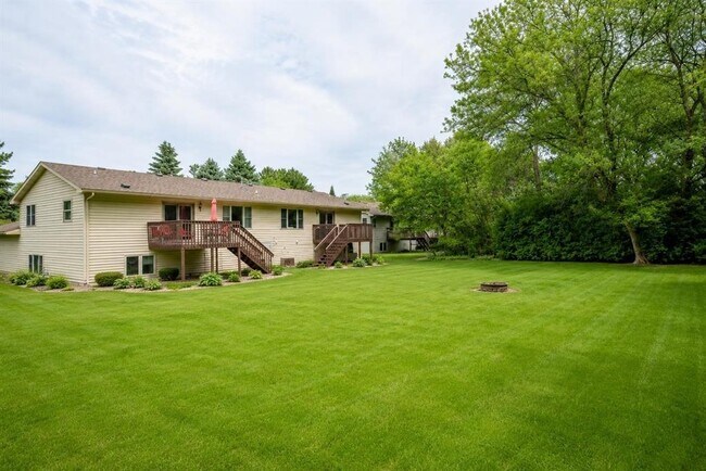 Foto del edificio - 5749 Lacy Rd