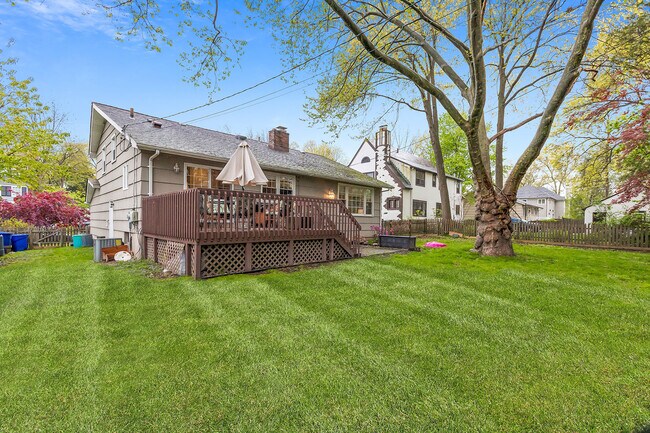 Building Photo - 49 Canoe Brook Pkwy
