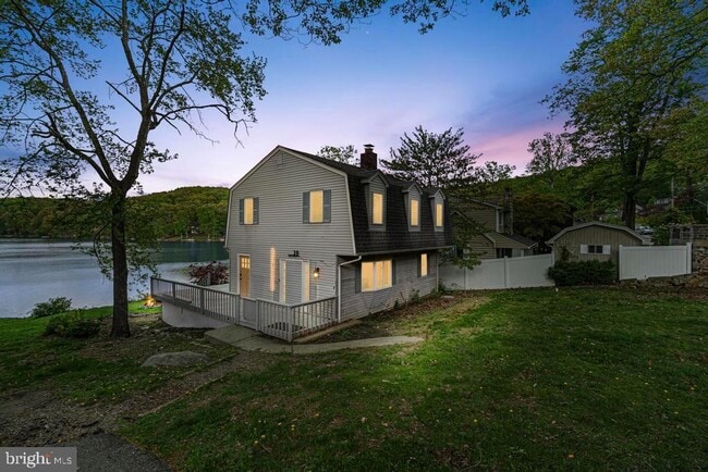 Building Photo - 39 Upper Lakeview Ave