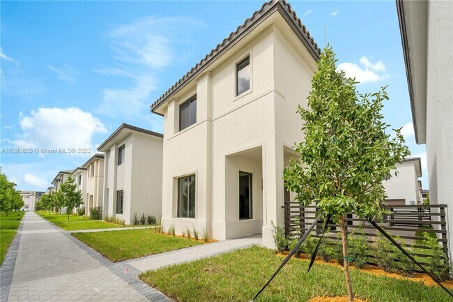 Building Photo - 4401 NW 80th Ct