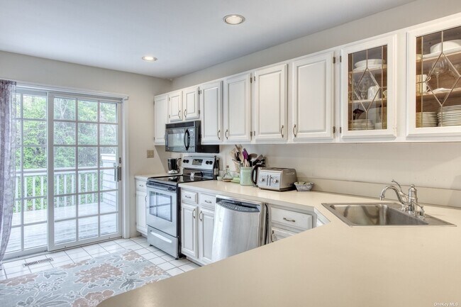 Foto del edificio - 400 Meadow Ct