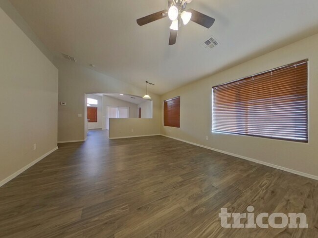 Foto del edificio - 25862 W Whyman St