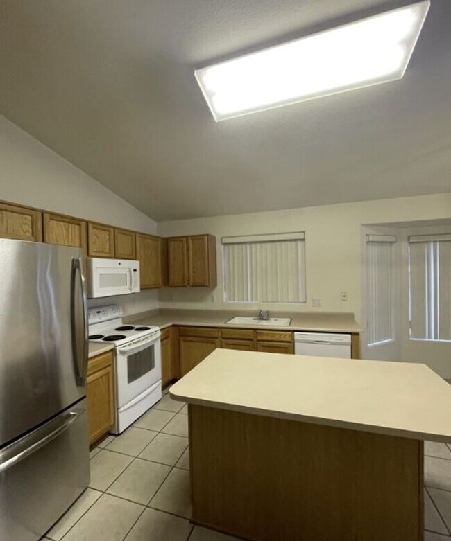 Foto del edificio - READY TO VIEW NOW! Beautiful 4 Bedroom 2 Bath Home in Phoenix!