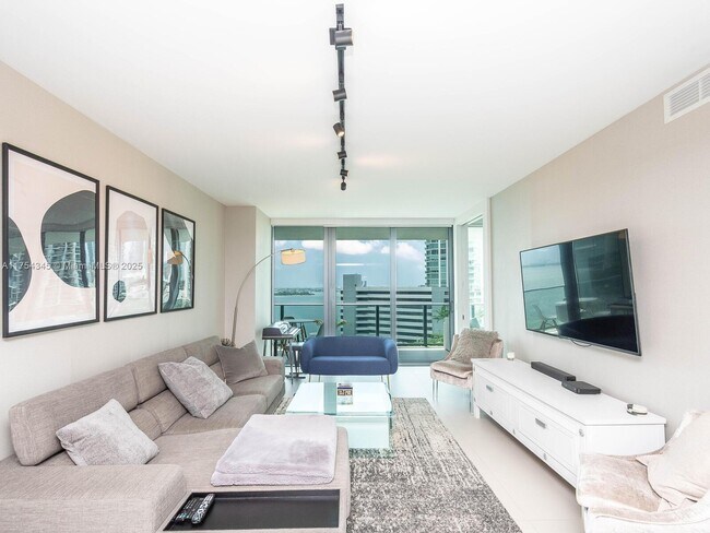 Foto del edificio - 650 NE 32nd St