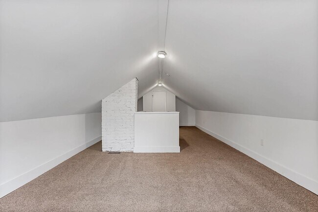 Foto del edificio - 743 Lilley Ave