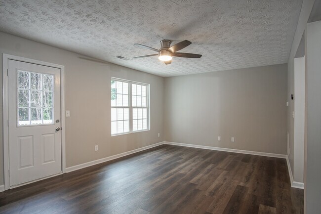 Building Photo - 2803 Valley Green Dr
