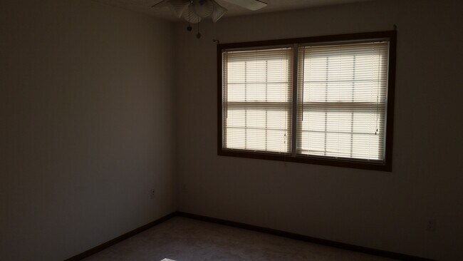 Building Photo - 2 bed/2 bath condo near Medical Center - A...