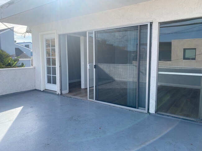 Building Photo - 900 W Balboa Blvd
