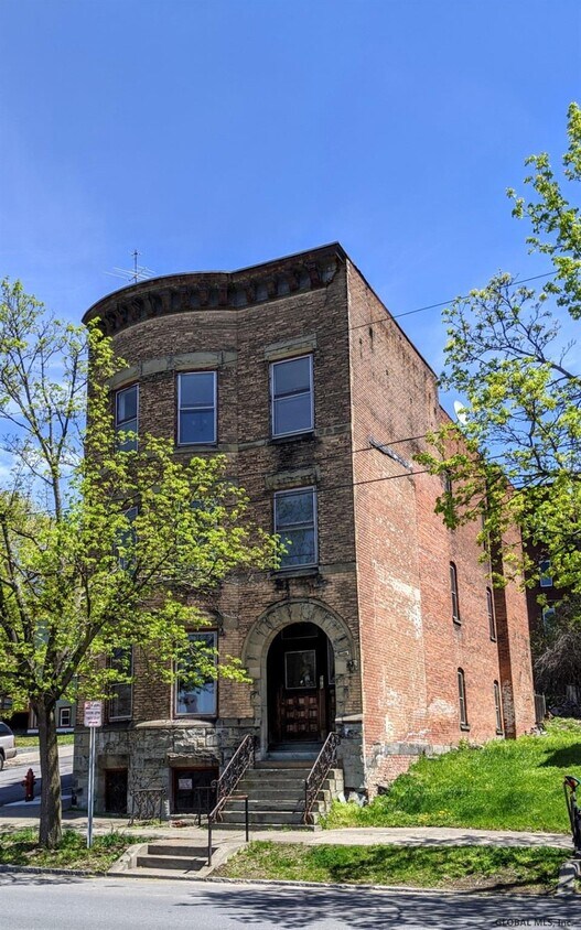 Primary Photo - 270 8th St