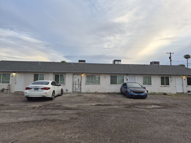 Building Photo - 1831 N Walnut Rd