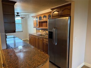 Building Photo - 250 Jacaranda Dr
