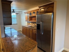 Building Photo - 250 Jacaranda Dr