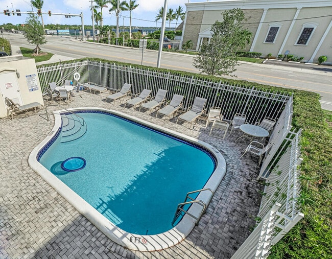 Building Photo - 3915 S Flagler Dr