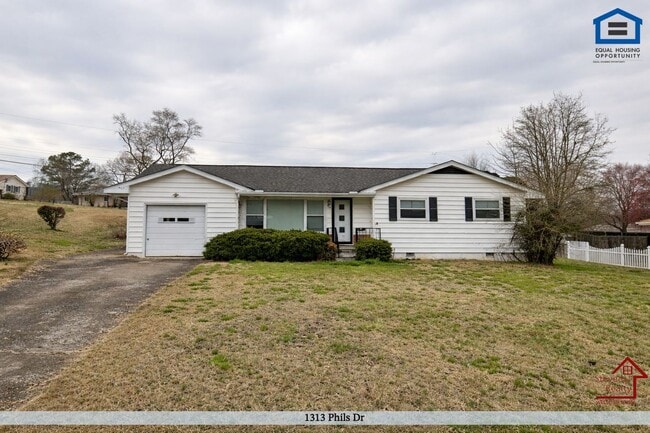 Building Photo - 1313 Phils Dr