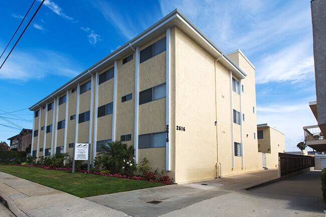Foto del edificio - 2616 Mathews Ave