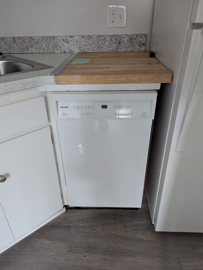 Building Photo - 719 Whitcomb St