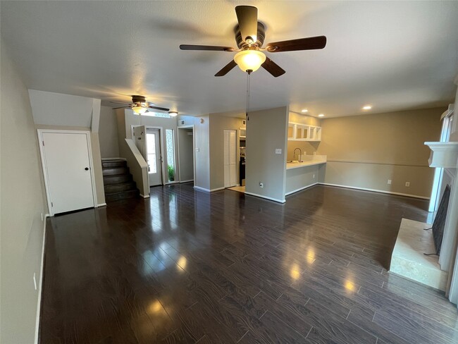 Building Photo - 12315 Glenview Dr