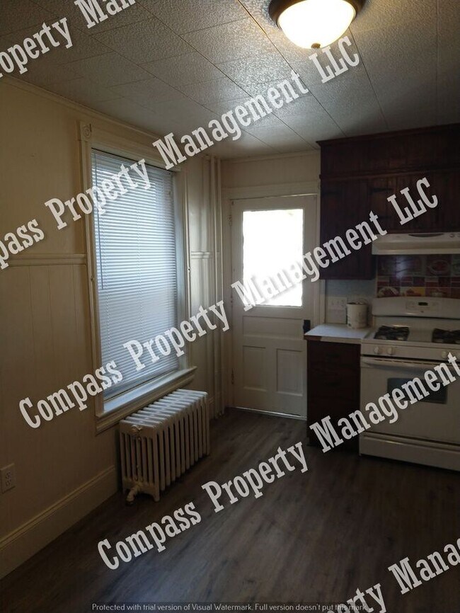 Building Photo - $1095 - 3 Bed, 1 Bath - Coatesville