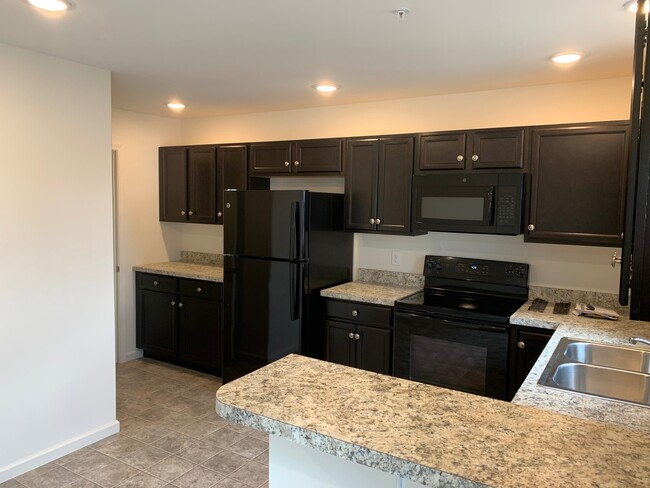 Building Photo - Move in Special! Half off-1st month Rent! ...