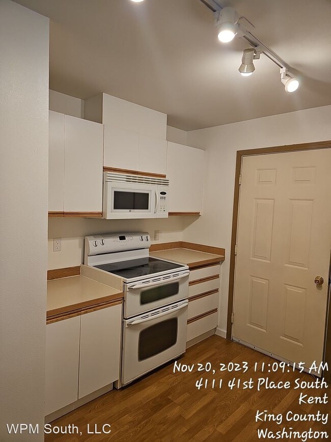 Building Photo - 2 br, 2 bath House - 4111 S 223rd St, #101