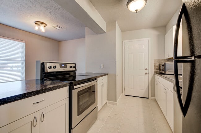 Building Photo - 812 Peregrine Dr