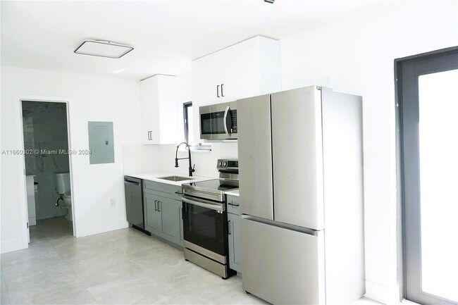 Building Photo - 911 79th Terrace