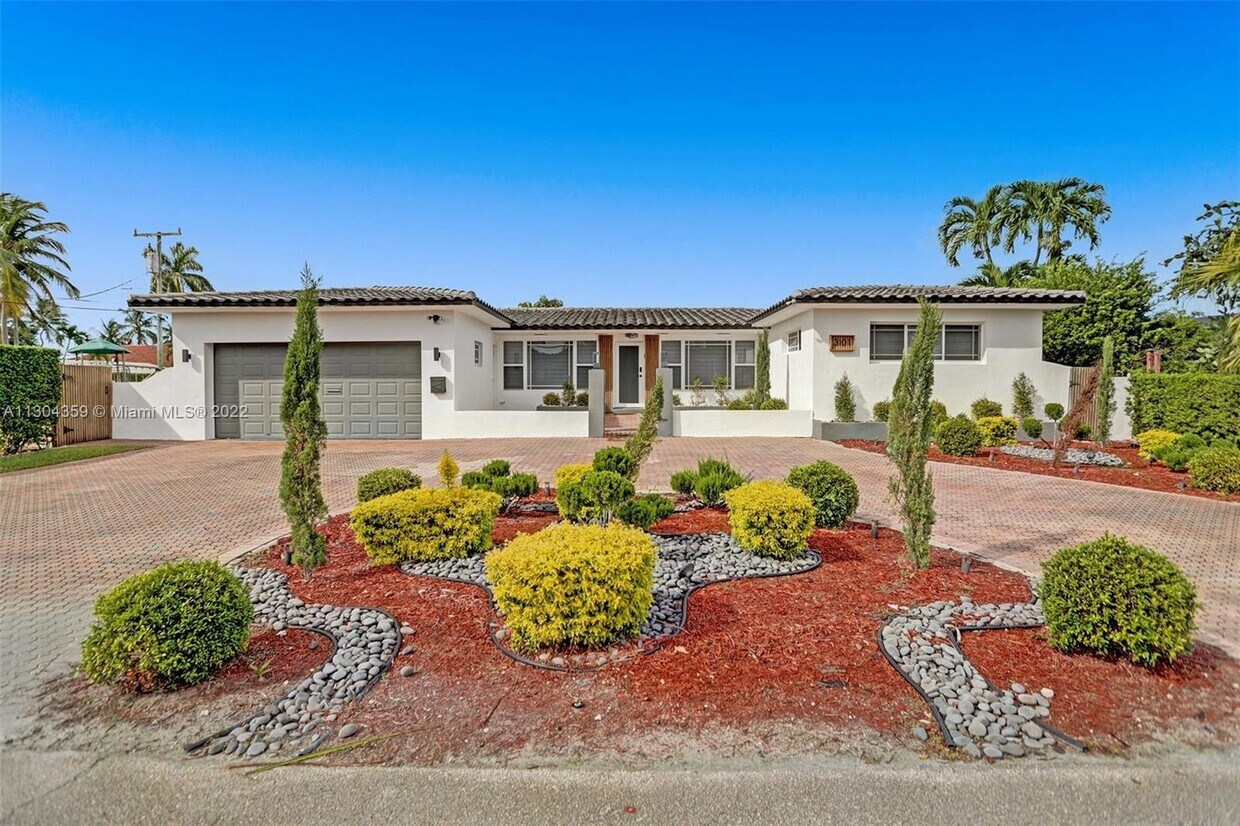 Foto principal - 3101 NE 164th St