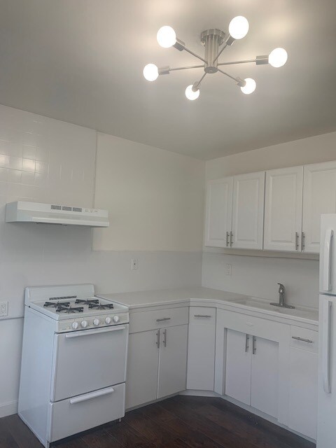 kitchen - 373 S Palm Canyon Dr