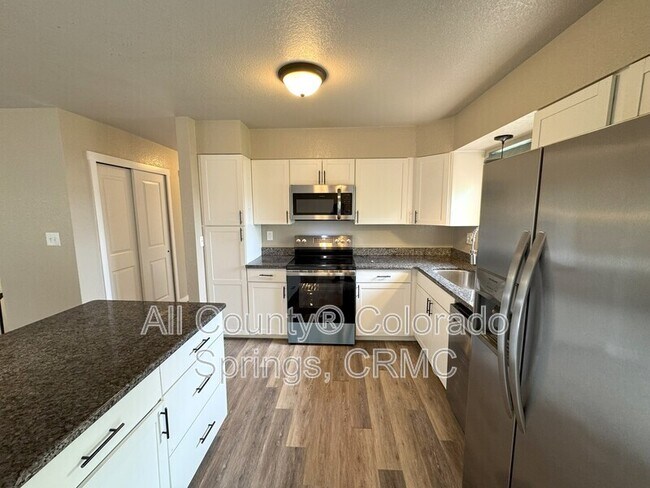 Building Photo - 1480 Hiawatha Dr