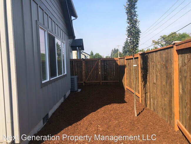Building Photo - 3 br, 2.5 bath House - 2604 Ross Lane
