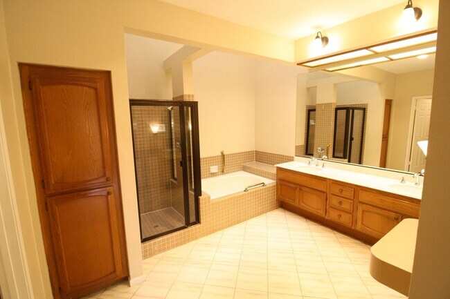 Foto del edificio - Rancho Bernardo End Unit Townhome - 2 Bed - 2 Bath -2 Car Garage - Private Patio