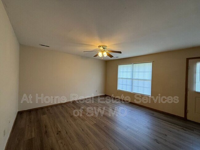 Building Photo - 1132 S Clifton Ave