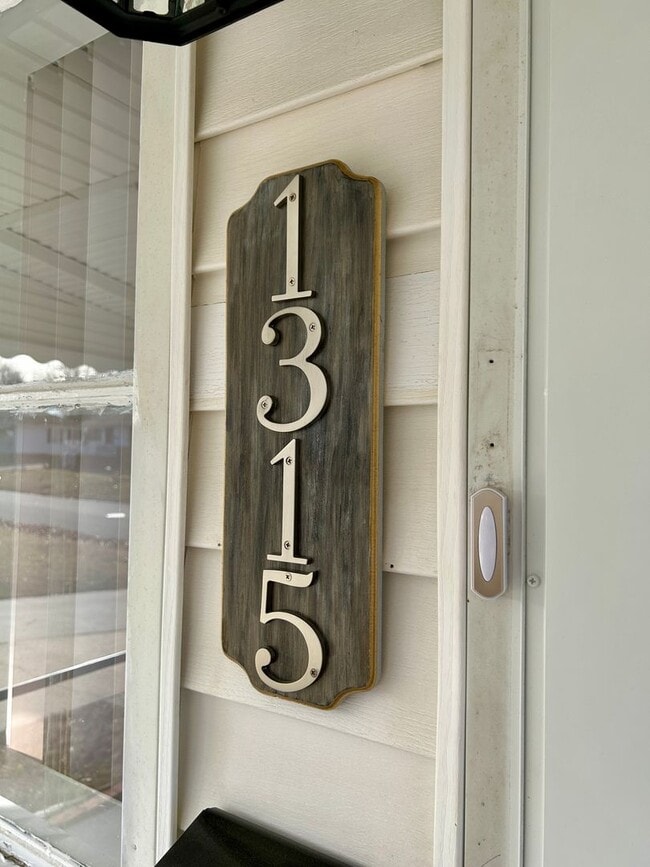 Building Photo - Updated 3BR/1BA in Greensboro near Revolut...