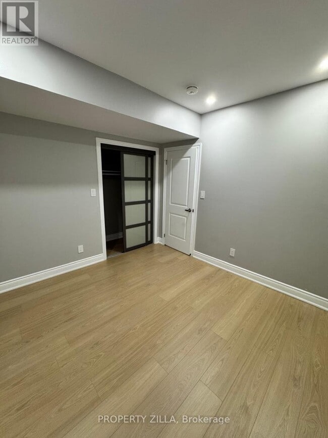 Photo du bâtiment - 163 Freure Dr