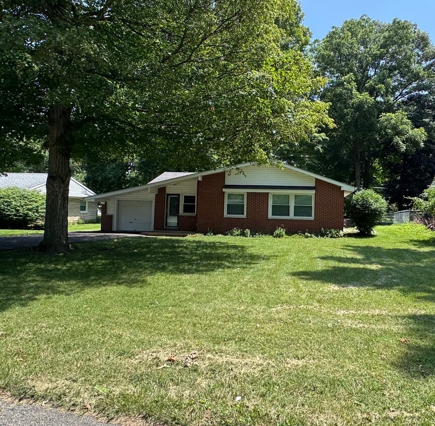 Primary Photo - 2312 S Evan Park Dr