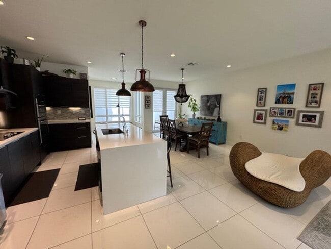 Photo - 6361 NW 103rd Passage, Doral, FL 33178 House