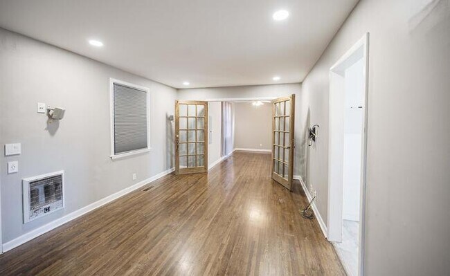 Building Photo - 911 Olympia Pl